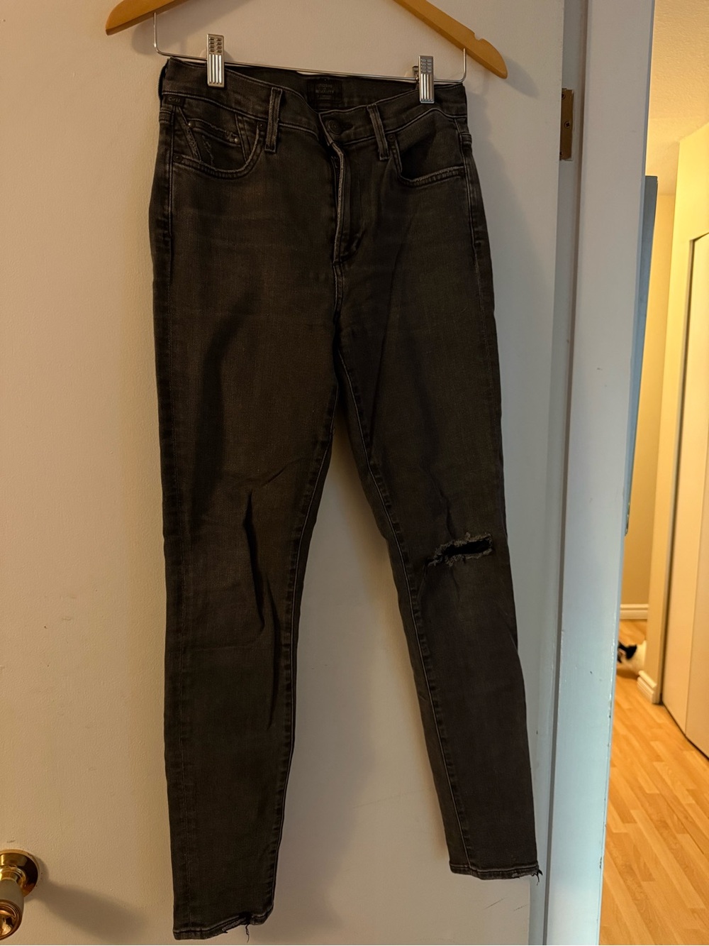 Citizens of Humanity Rocket Mid Rise Skinny Jeans Black Distressed - Size 27